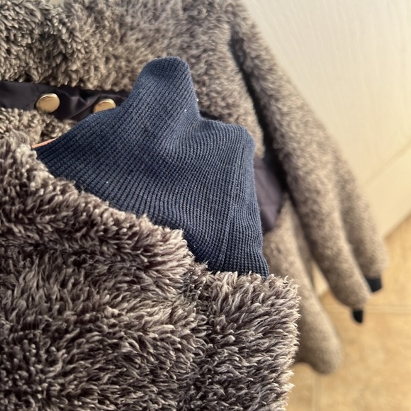 Pullover - Picture 3 of 3